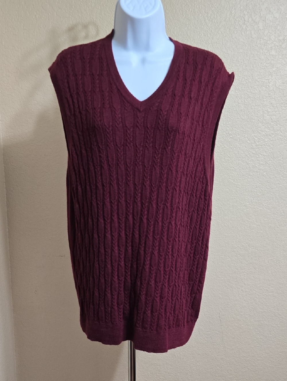 Men’s Cable Knit V-Neck Sweater Vest - Burgundy